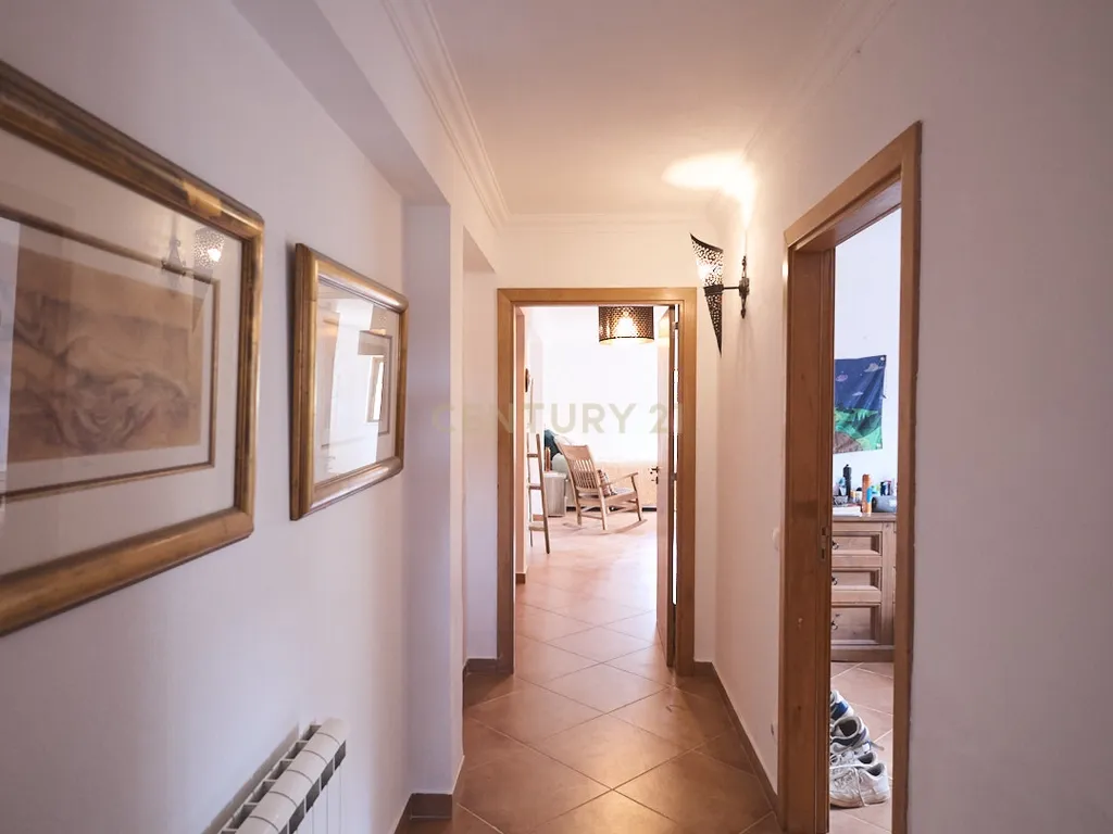 Acorde com vistas deslumbrantes sobre o oceano no seu rancho exclusivo de 8,4 hectares no Algarve, em Aljezur! Inclui uma casa principal ecoeficiente com certificação energética A, perto de praias de surf lendárias. Este é o seu refúgio costeiro definitivo — agarre esta oportunidade rara e agende hoje mesmo a sua visita! - Image 18