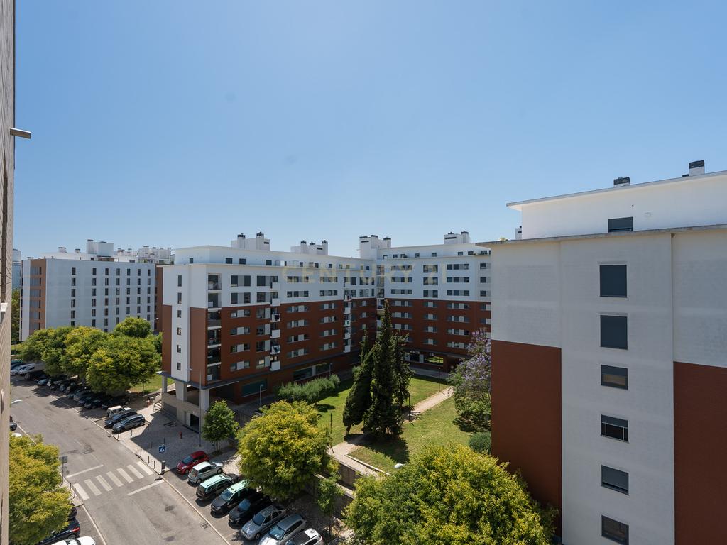 Excelente Apartamento T2 em Braço de Prata - Image 15