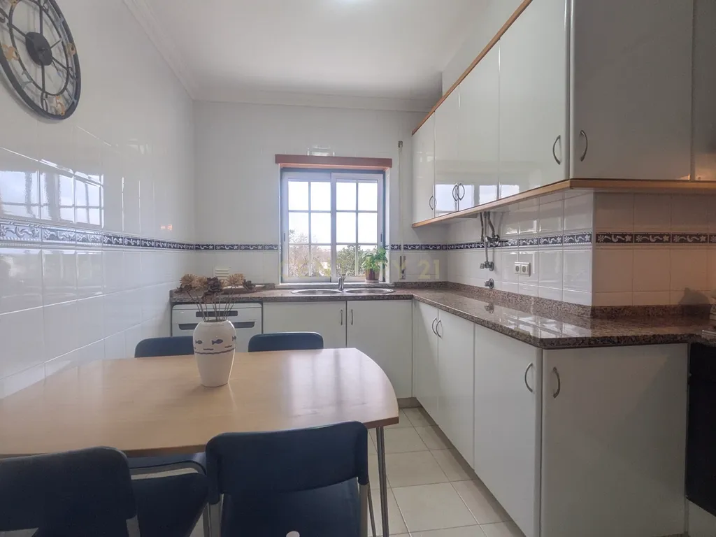 Venda de propriedade com usufruto temporário por 5 anos - T2 em Albufeira/Vila Moura - a poucos metros da praia da Falésia - Image 1