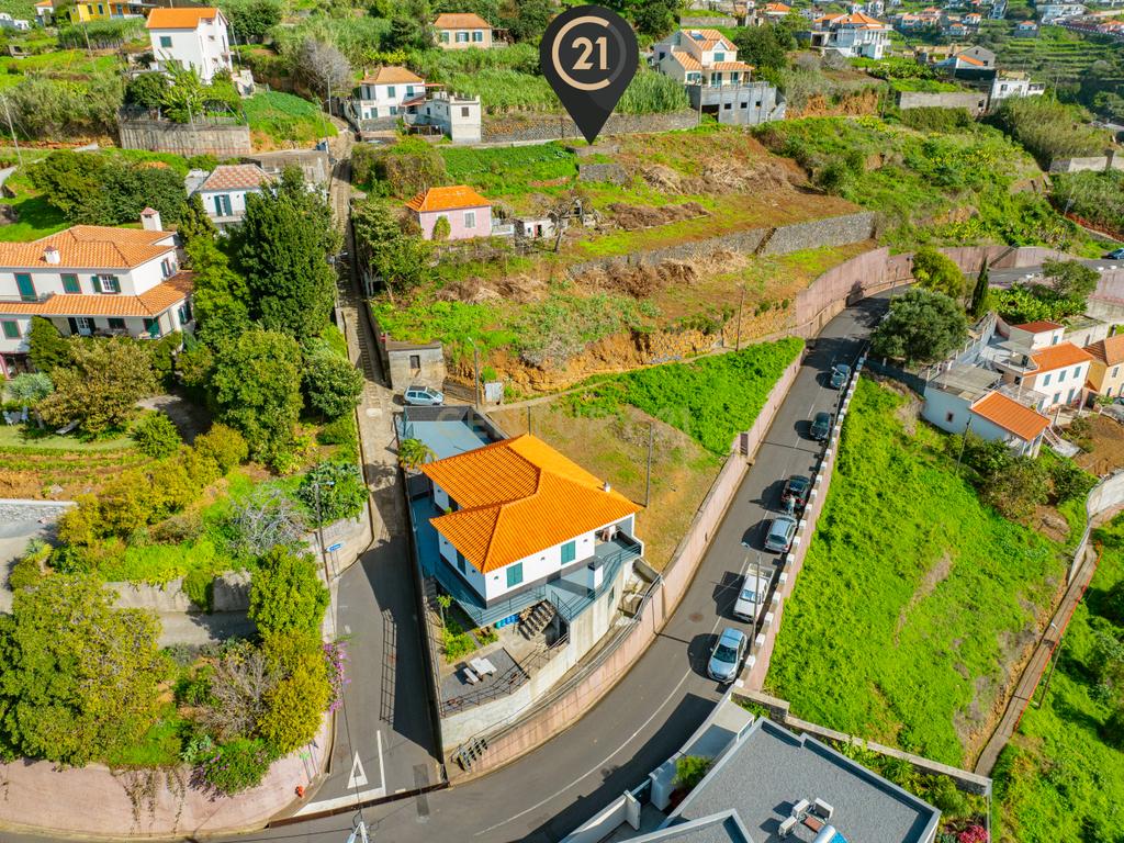 Terreno de Excelência | 3 Terrenos com Licença de Construção Emitida | Projeto para 5 Moradias de Prestígio | Vista Panorâmica para o Mar - Image 36