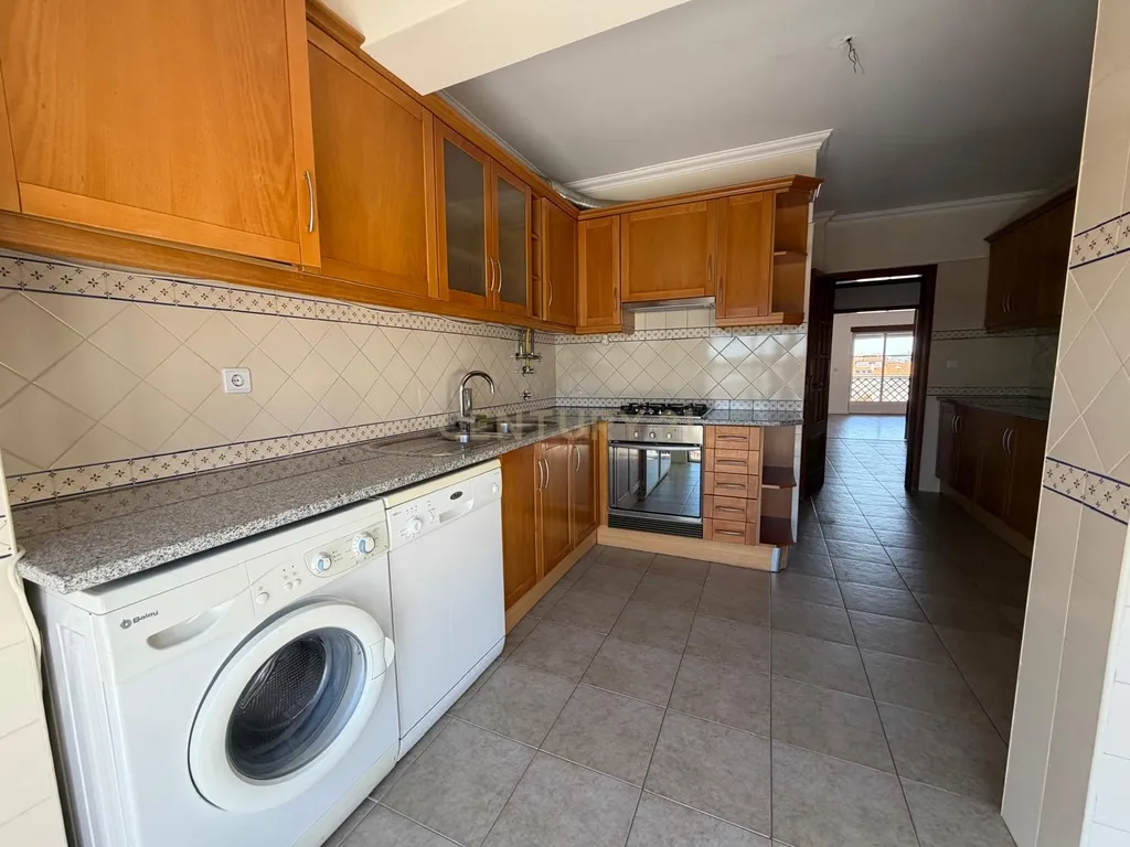 Apartamento T3 em Tomar com garagem e Localização Privilegiada - Image 9