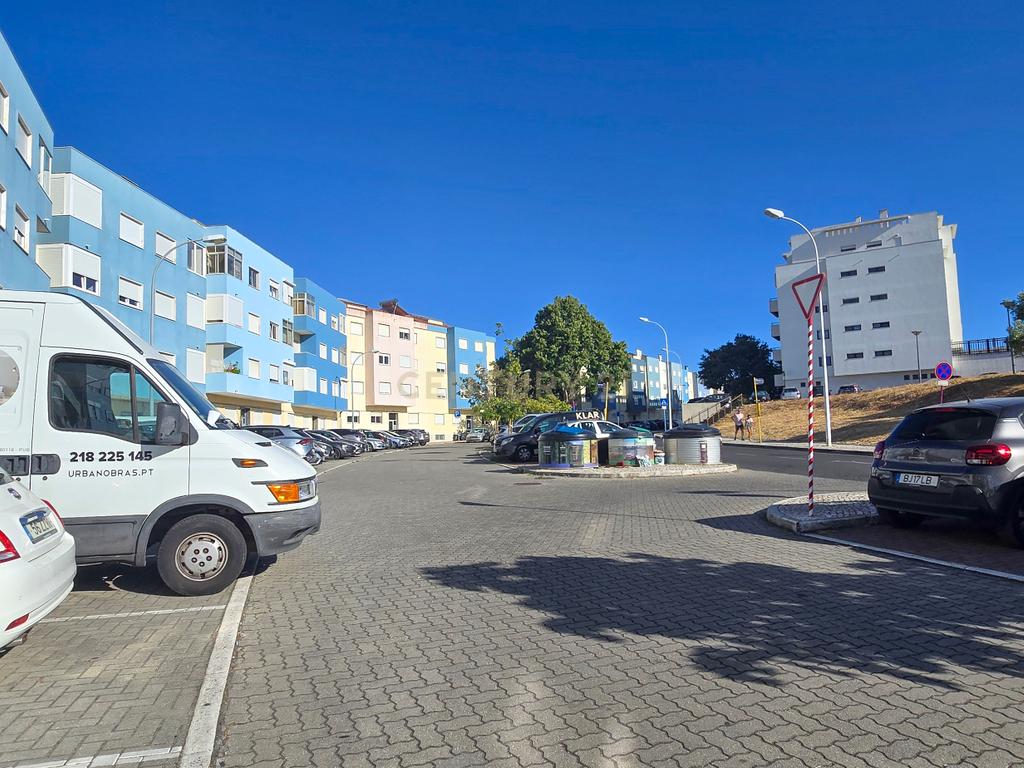 Apartamento T1 com excelente localização no Alto de Algés - Image 14