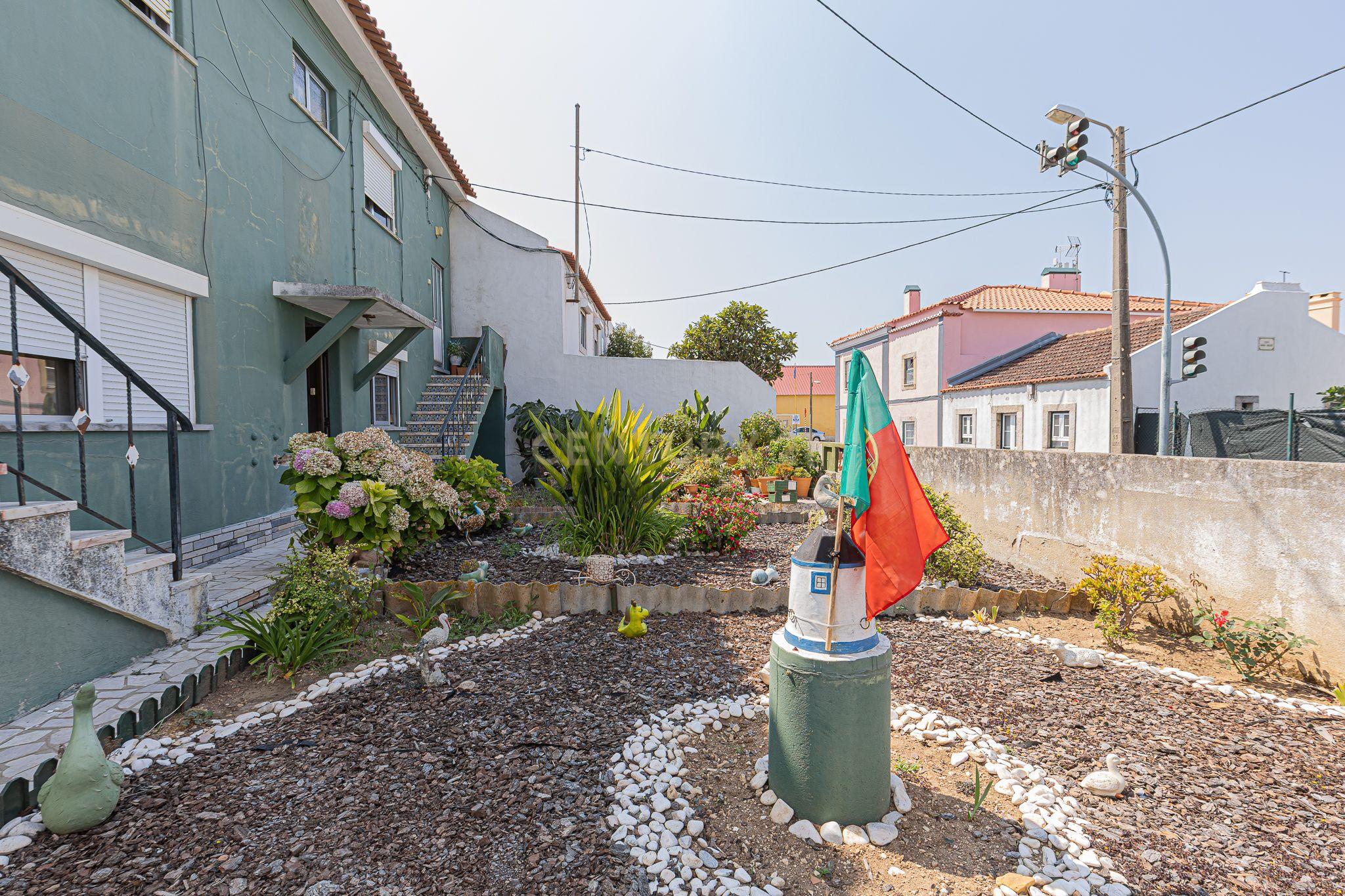 Fotografia 4 de Apartamento T2 parcialmente renovado — Porto Salvo