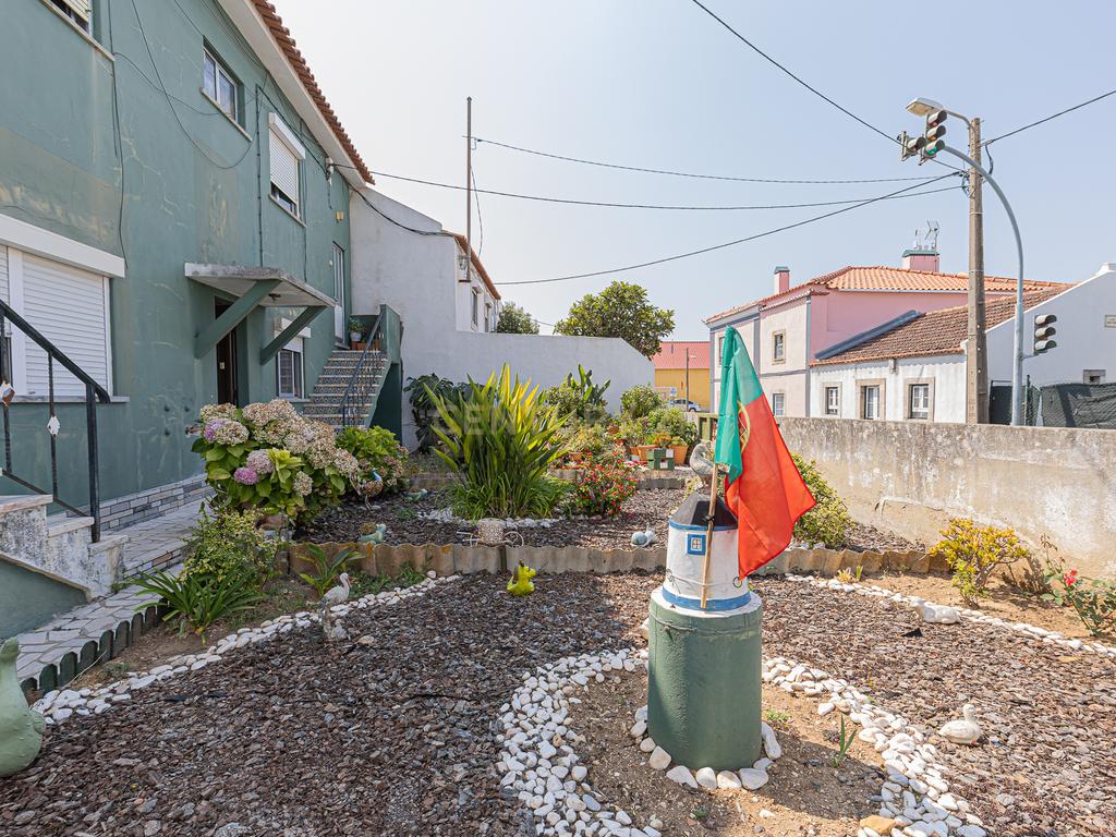 Apartamento T2 parcialmente renovado — Porto Salvo - Image 4