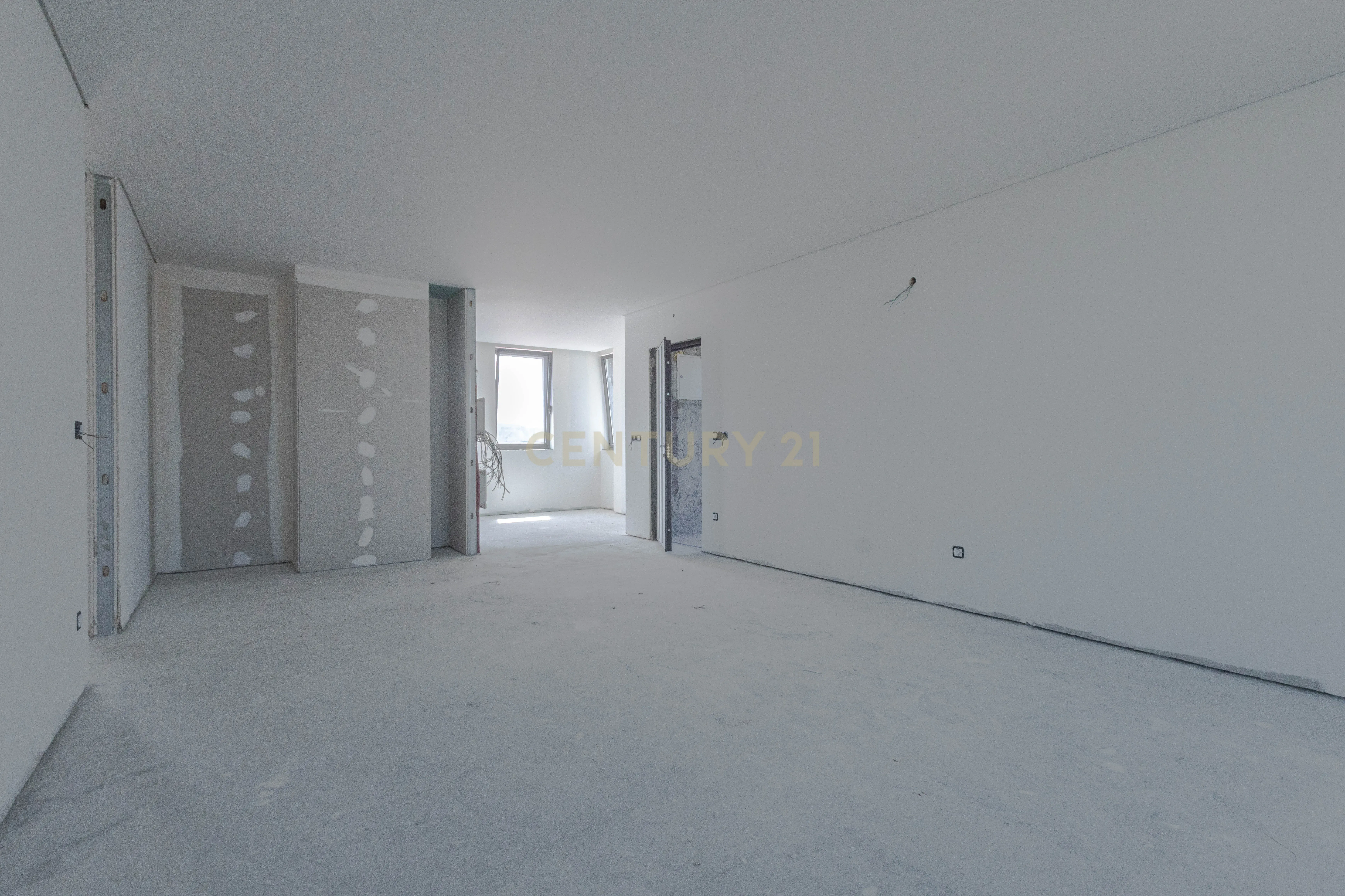 Fotografia 10 de Apartamento T2+1(T3) último piso na cobertura com vista mar, com garagem dupla e arrumos o +1 com luz direta.