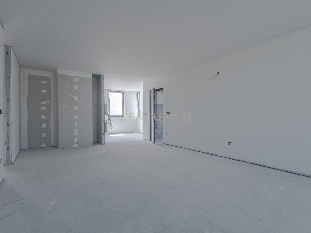 Apartamento T2+1(T3) último piso na cobertura com vista mar, com garagem dupla e arrumos o +1 com luz direta. - Image 10