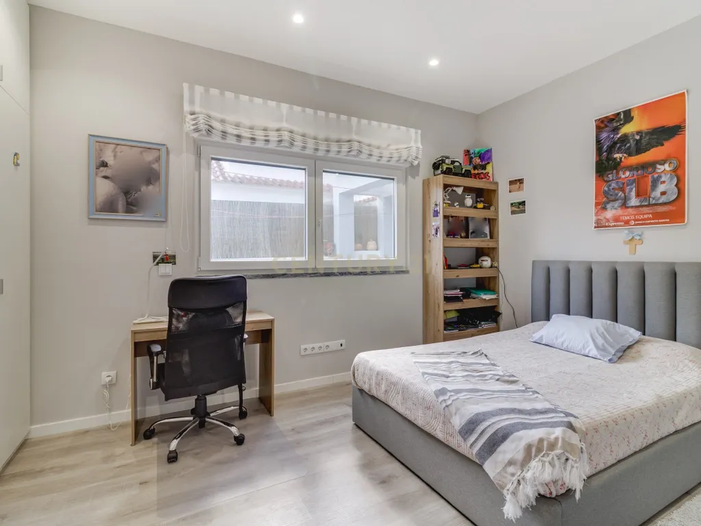 Moradia T3 Térrea Isolada com Zona Gourmet, Garagem e Carregamento Elétrico – Alcabideche - Image 16