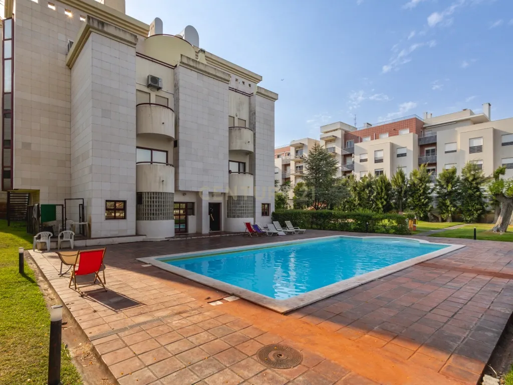 Apartamento T4 com Terraço Privativo e Churrasqueira no Condomínio Lezíria Parque | Vila Franca de Xira - Image 1