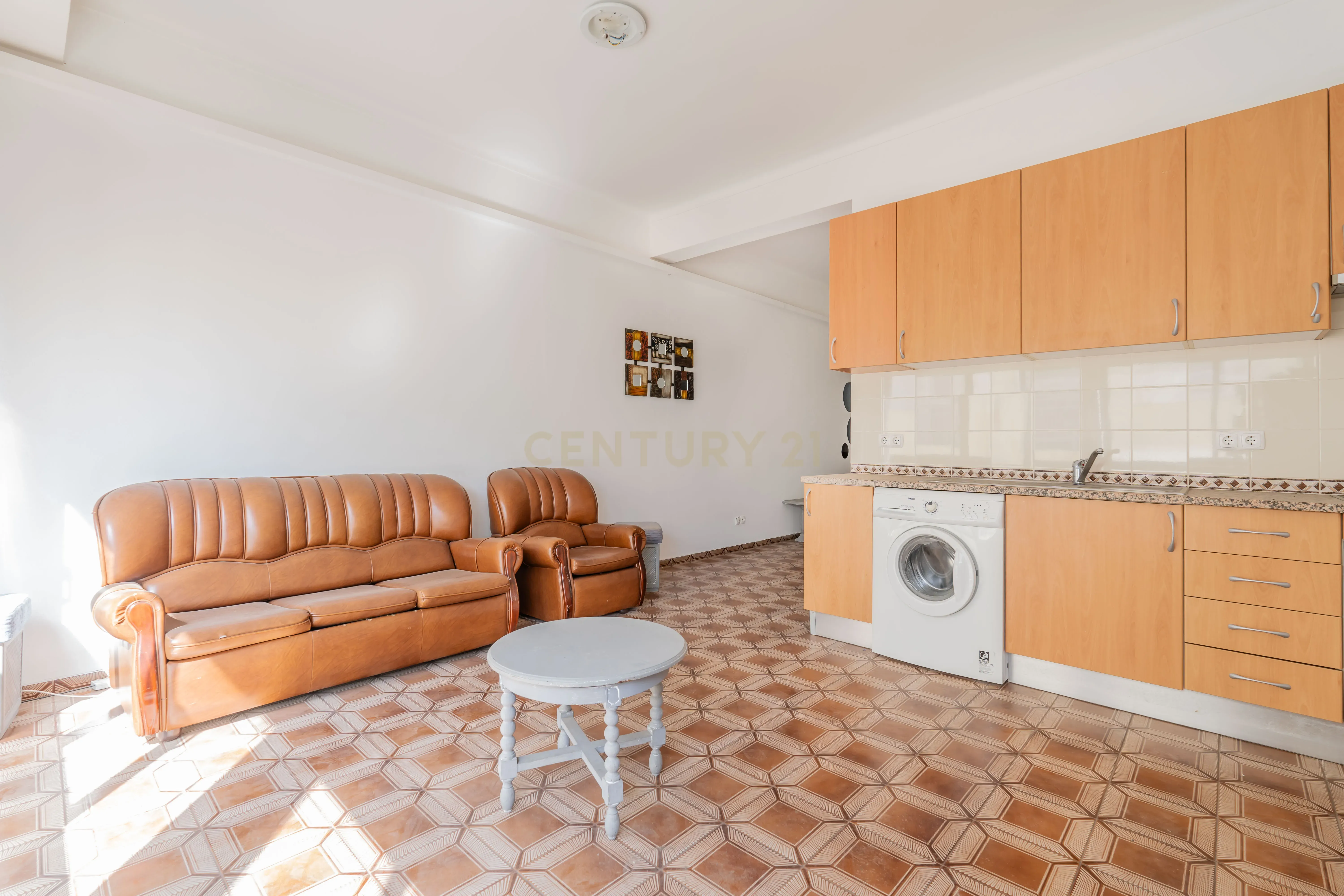 Fotografia 5 de Prédio Comercial no Centro de Portimão com Potencial para 3 Apartamentos