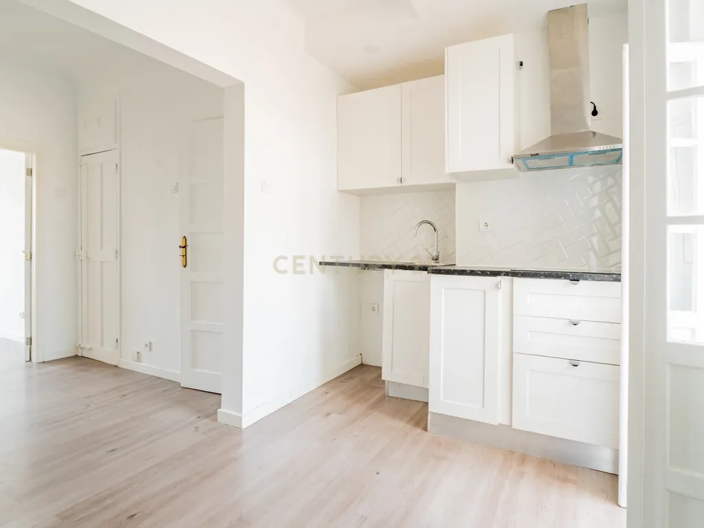 Apartamento T1 Remodelado na Penha de França – Lisboa - Image 13