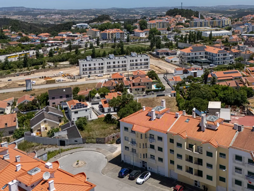 T2 com Suite, Varanda e Parqueamento - Malveira - Image 25
