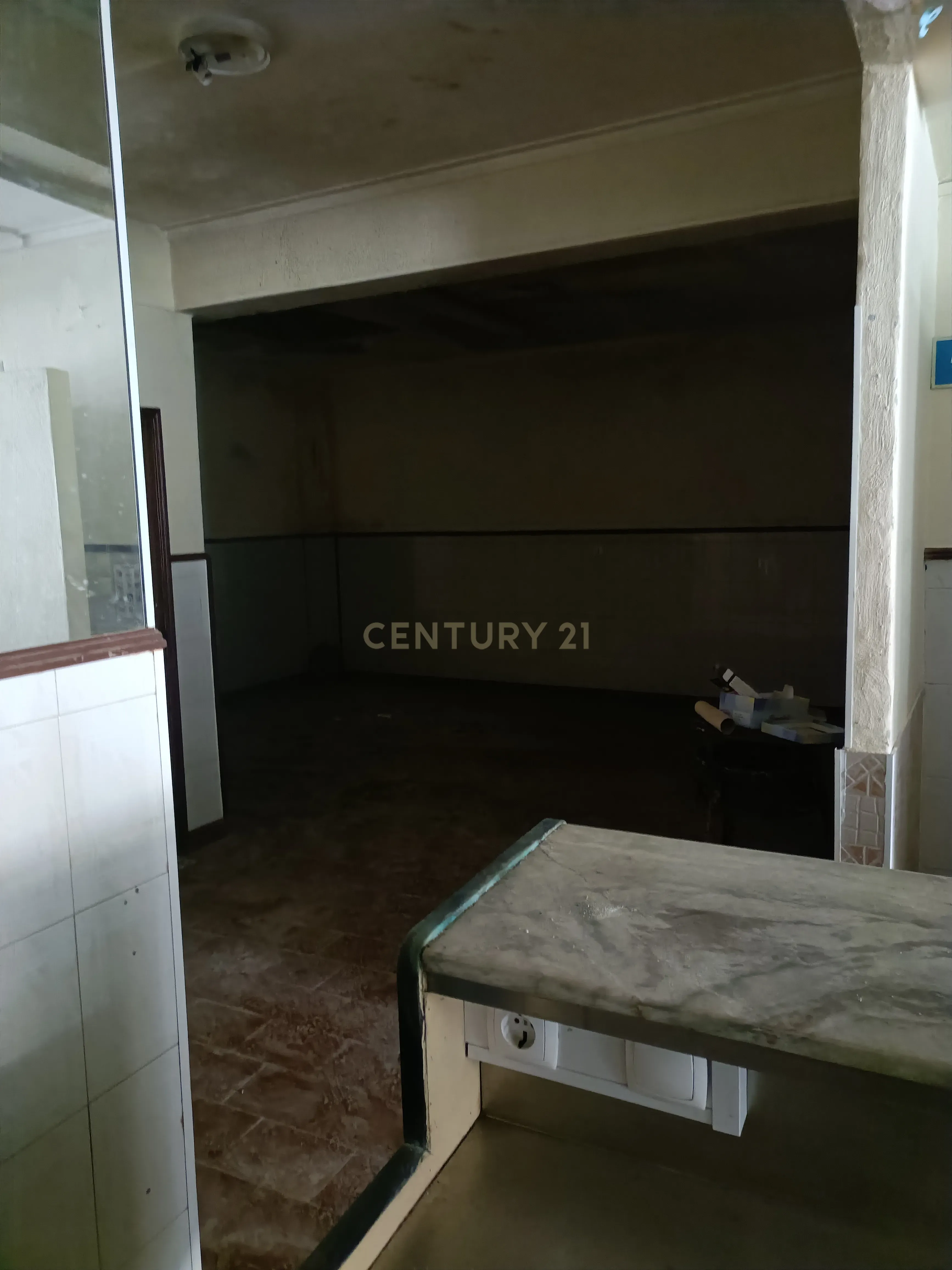 Espaço Comercial na Rua Passos Manuel, Alhandra - Image 4