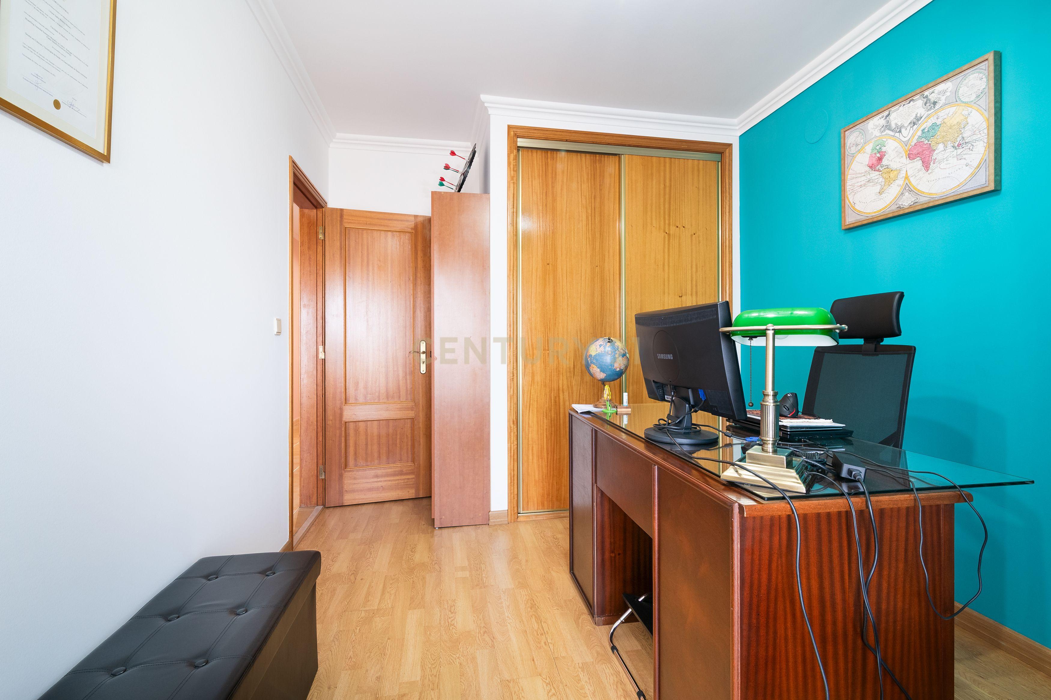 Fotografia 12 de Apartamento T2 – Jardim da Radial, com 2 elevadores e arrecadação