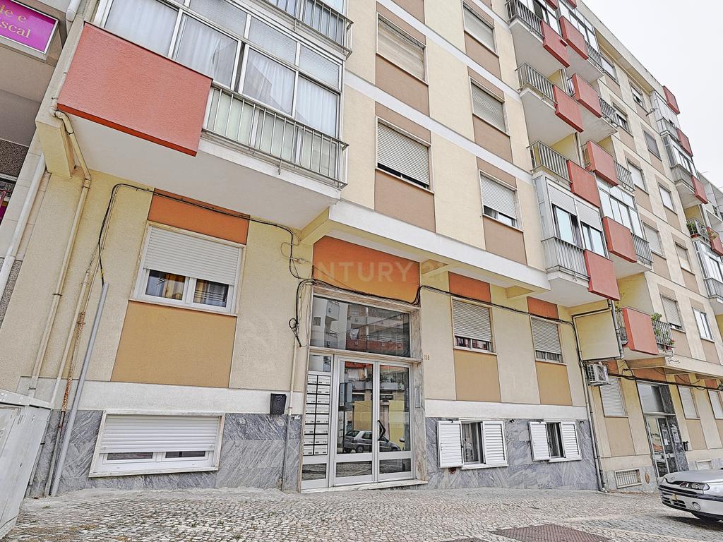 T2 Remodelado com Elevador | 86 m² | Aranguês – Setúbal - Image 26
