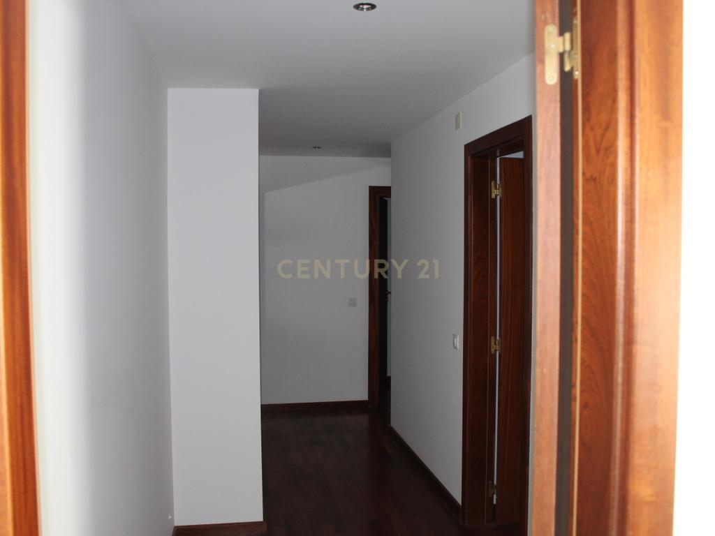 Apartamento T3 para Arrendamento em Abrantes – Condomínio Fechado na Zona Histórica - Image 5