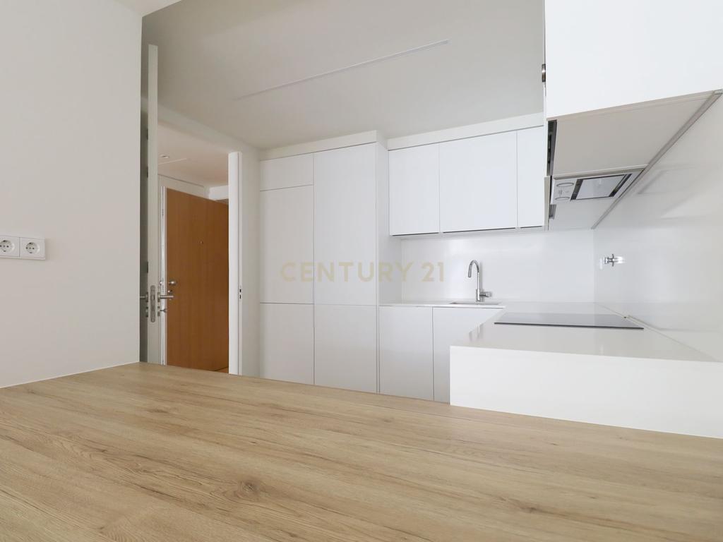 Apartamento T2 Exclusivo com Vista Mar – Totalmente Mobilado e Equipado - Armação de Pêra - Algarve - Image 4