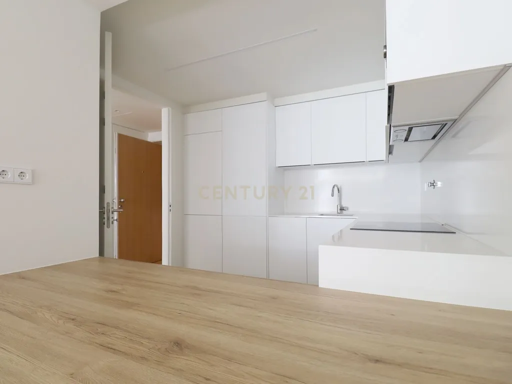 Apartamento T2 Exclusivo com Vista Mar – Totalmente Mobilado e Equipado - Armação de Pêra - Algarve - Image 4