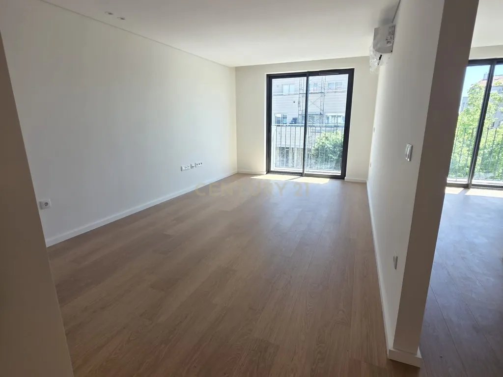 Moderno T2 Novo em Vila Nova de Gaia com Vista para a Cidade - Image 13