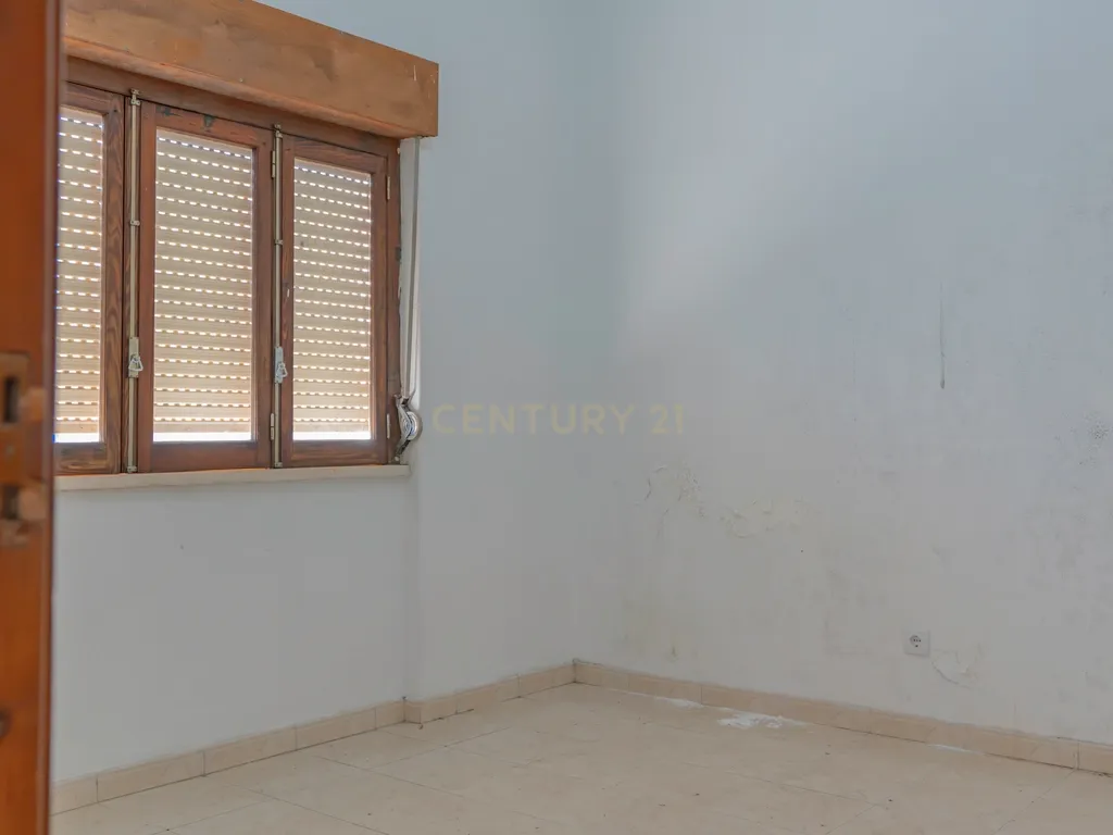 Moradia Isolada com Terreno de 1041 m² – Um Mundo de Possibilidades! - Image 20