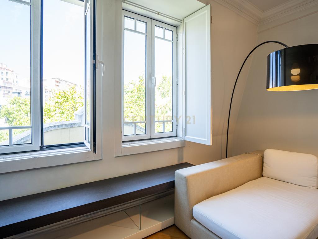 Apartamento T1 Moderno nas Avenidas Novas, Lisboa mobilado, com ar condicionado e garagem - Image 5