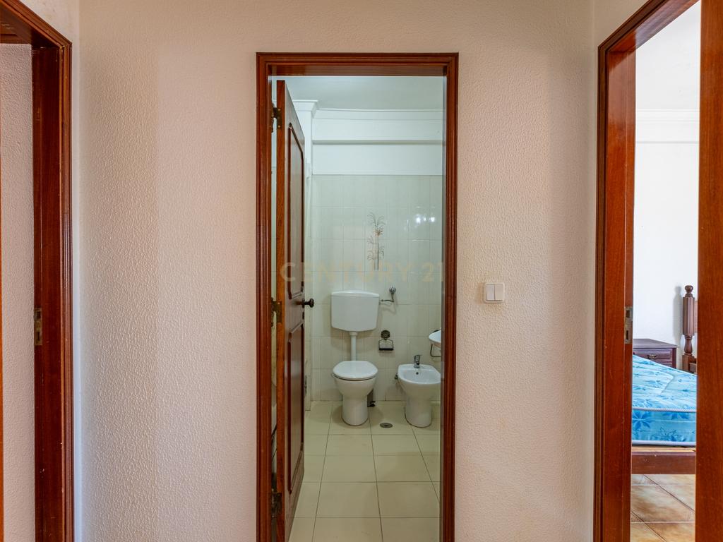 Apartamento T2 com garagem na Costa da Caparica - Image 13