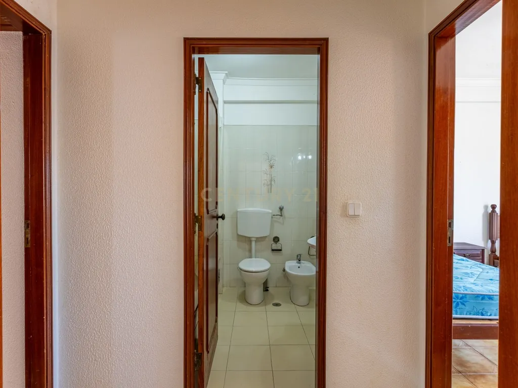 Apartamento T2 com garagem na Costa da Caparica - Image 13
