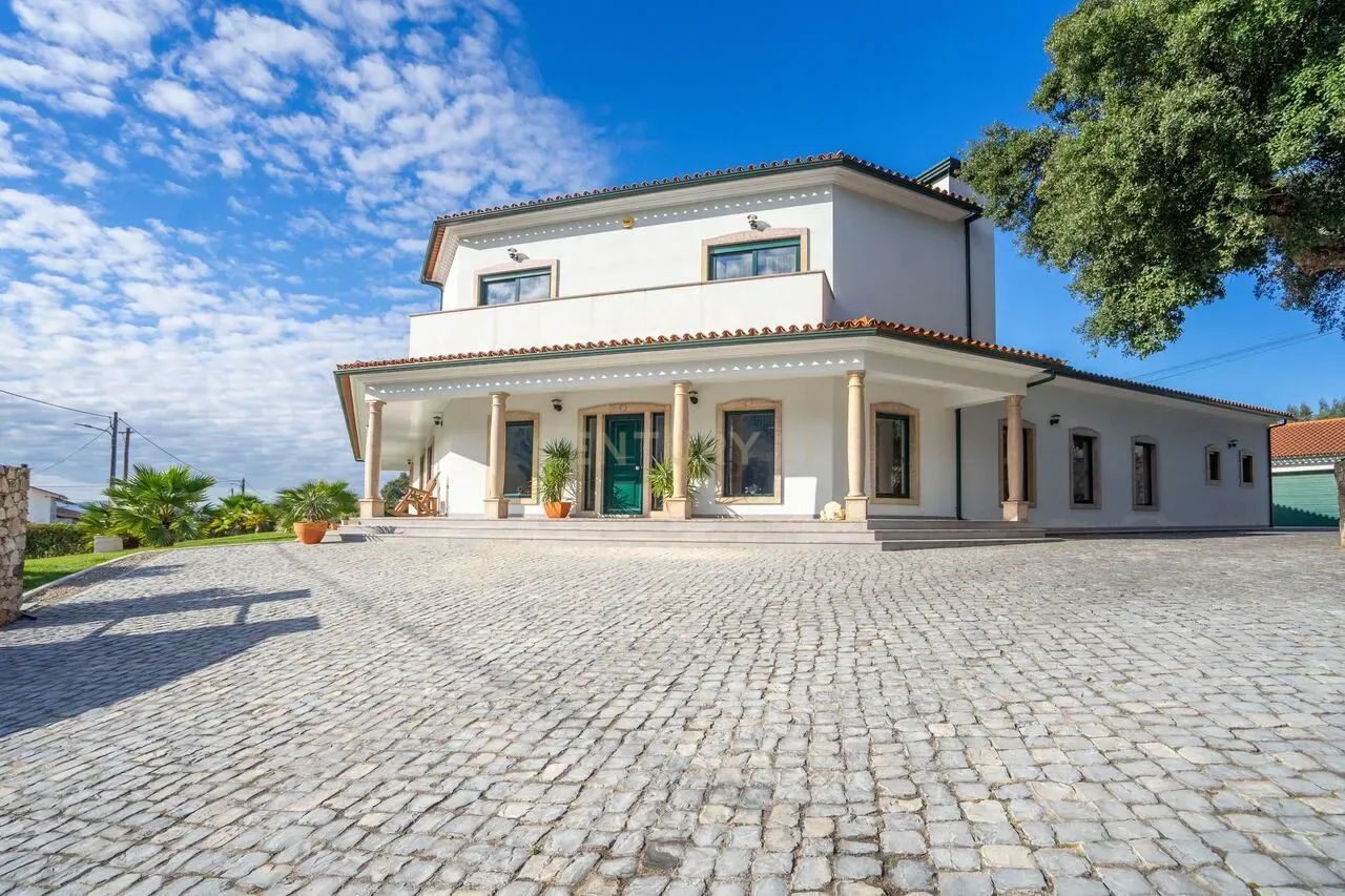Moradia T4 de qualidade em estado novo com varanda coberta, piscina, terraço, jardim,canil,garagem dupla e vistas boas numa localização sossegada - Image 11