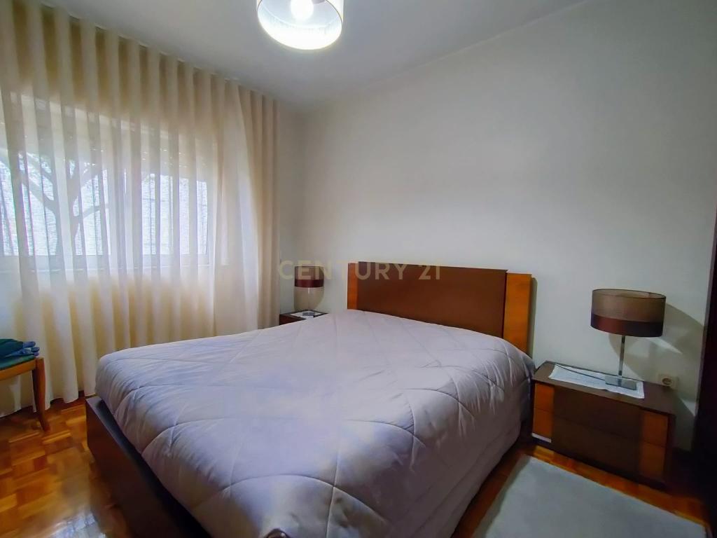 Apartamento T3 com Terraço e Vista na Póvoa de Varzim - Image 16