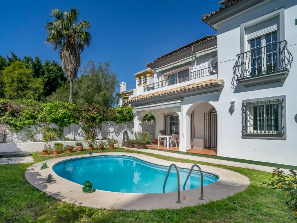 Moradia isolada com piscina privada em Sohail, Fuengirola - Image 34