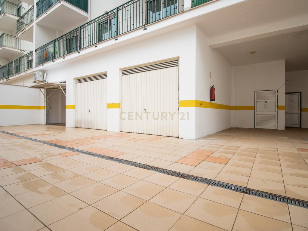 Espaço preparado para Clínica Dentária com garagem – Zona Histórica - Image 24