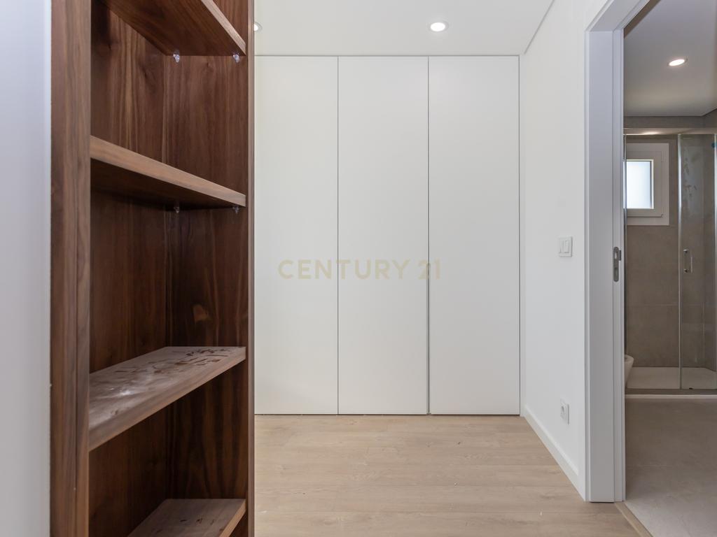 Carisma e boas áreas na sua Moradia Nova T4 Suites!!! no Pinhal do General - Image 47