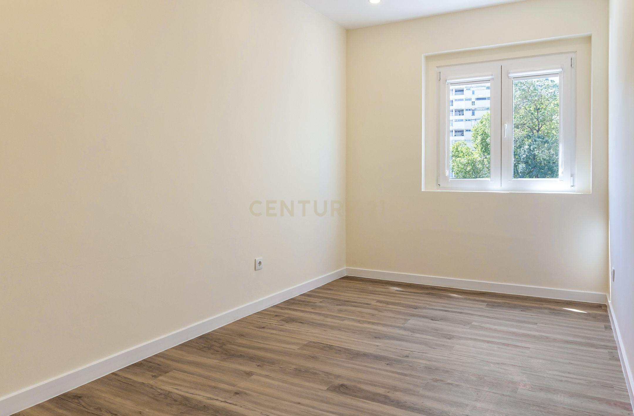 Fotografia 12 de Apartamento T4 integralmente renovado em Alvalade, Lisboa. Em Venda!