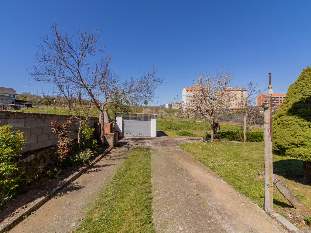 Moradia Bifamiliar + Anexo com #TERRENO -#CENTRO DE BRAGANÇA - Image 40