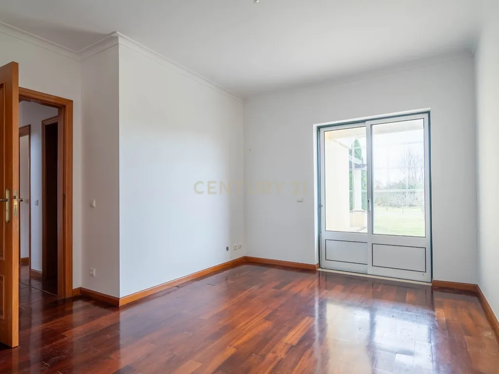 Moradia T5 - C/ terreno - Excelente estado - Image 31