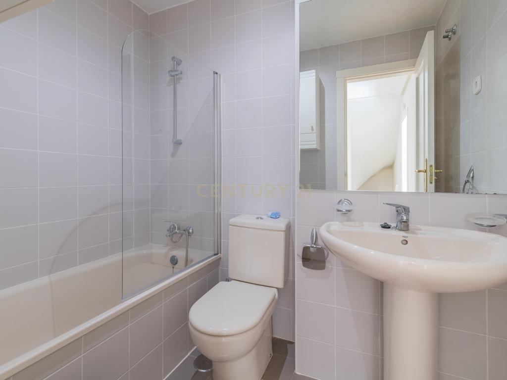 Chalet adosado con jardín en calle Unicornio, Aravaca - Image 19