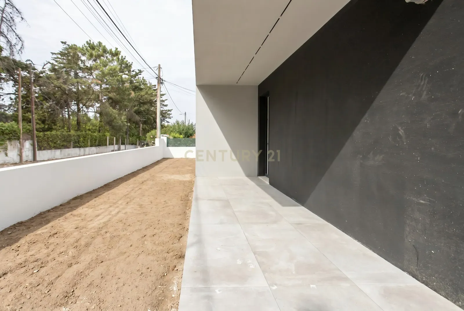 Fotografia 3 de Moradia T4 de Arquitetura Contemporânea com Piscina na Aroeira