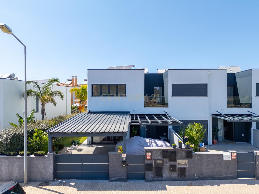 Moradia T3  + 1 Moderna com Piscina e Acabamentos de Luxo – Algoz  - Image 4