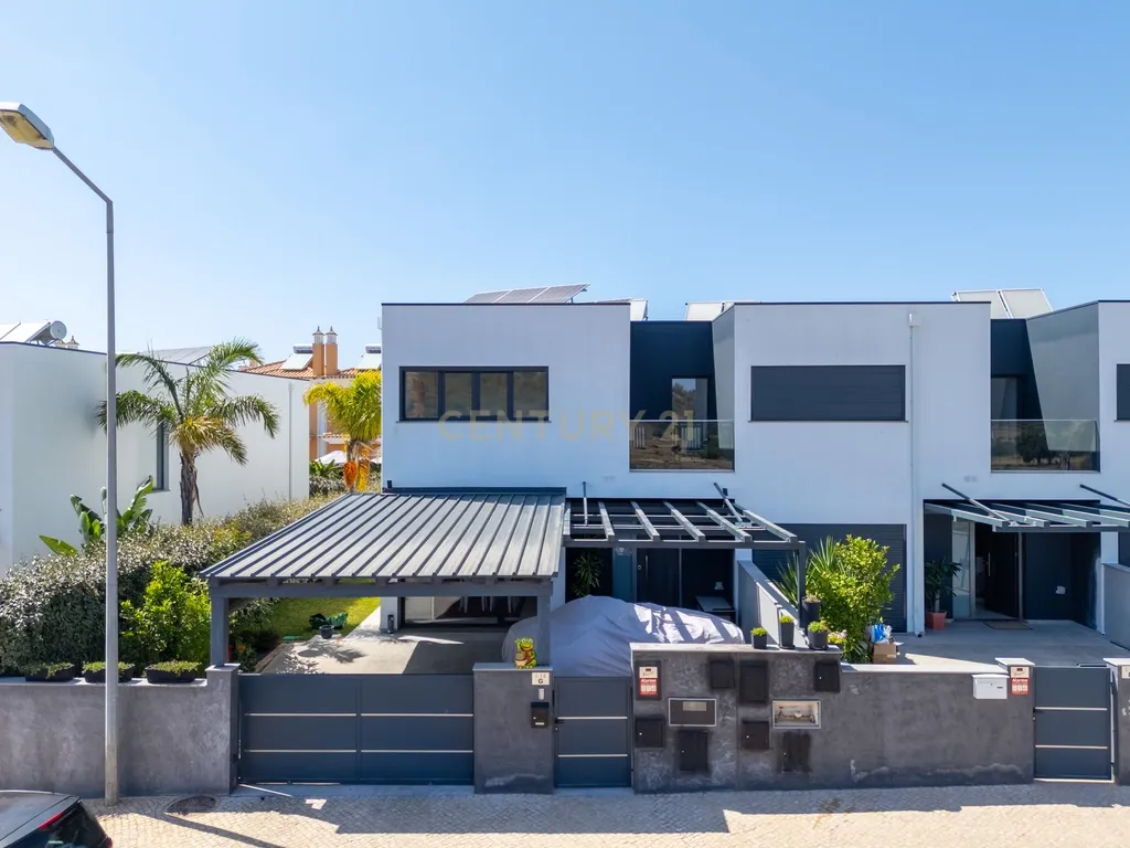 Moradia T3 + 1 Moderna com Piscina e Acabamentos de Luxo – Algoz - Image 4