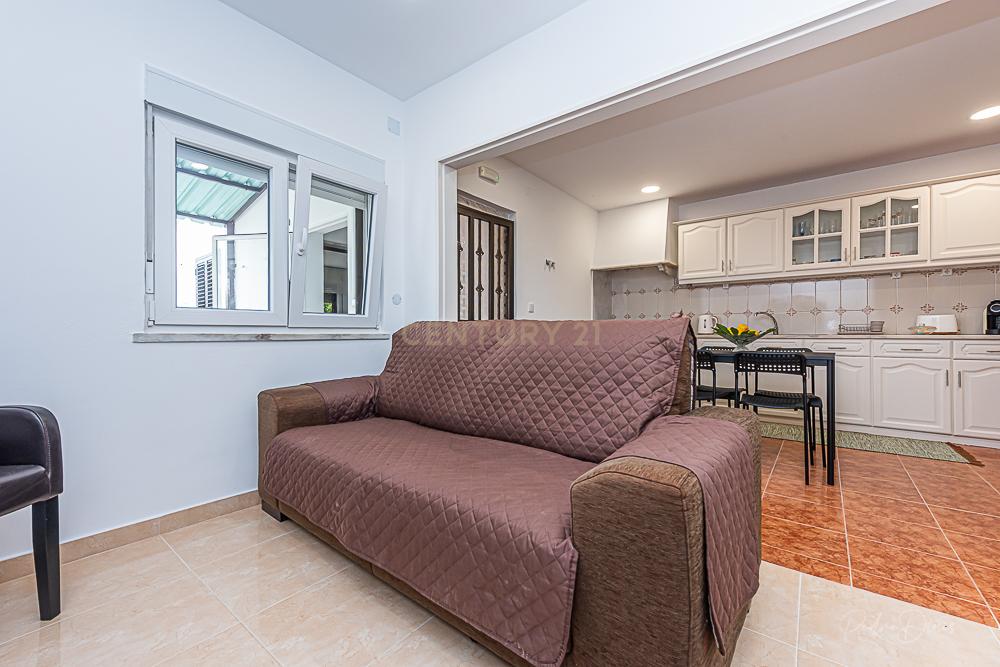 Alojamento Estudantil LÁ-SALETTE ( quarto Melro Azul 11m2 ) - Image 5