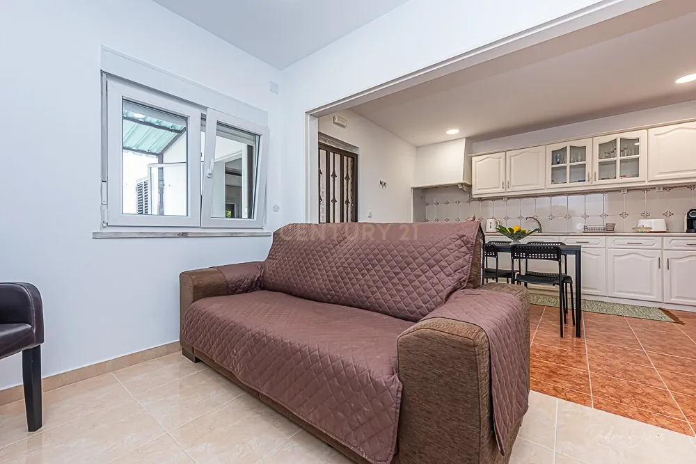 Alojamento Estudantil LÁ-SALETTE ( quarto Melro Azul 11m2 ) - Image 5