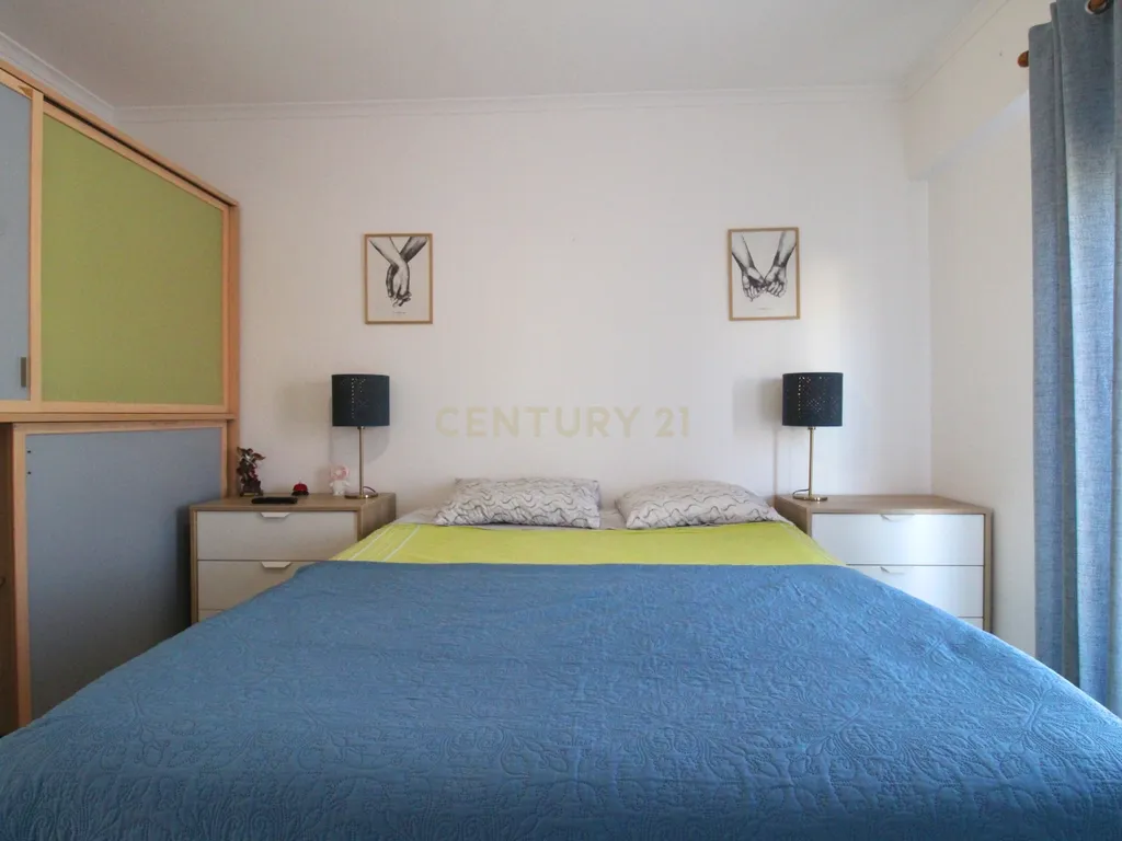 Espetacular Moradia T5 no Casal Do Marco com Garagem - Image 15