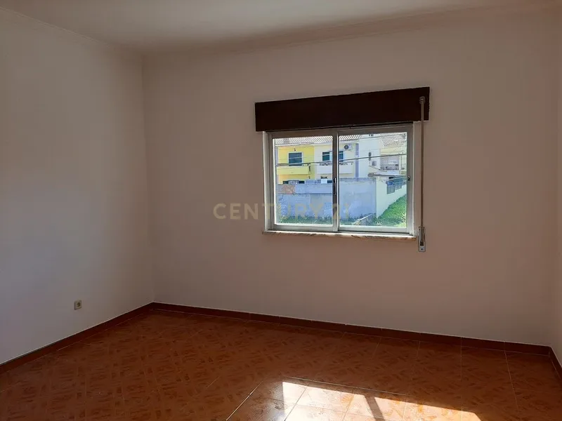 Andar de Moradia T2 com Logradouro e Garagem, na Quinta do Conde - Image 10
