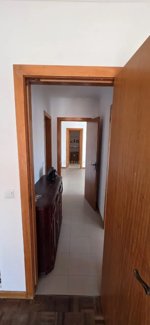 Fotografia 7 de Arrenda-se apartamento T2 para  2º Andar com Elevador em Peniche edifício Berlenga.  Se procura uma zona
