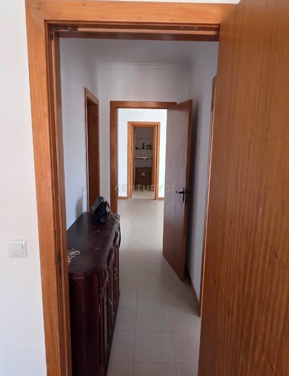 Arrenda-se apartamento T2 para 2º Andar com Elevador em Peniche edifício Berlenga. Se procura uma zona - Image 7