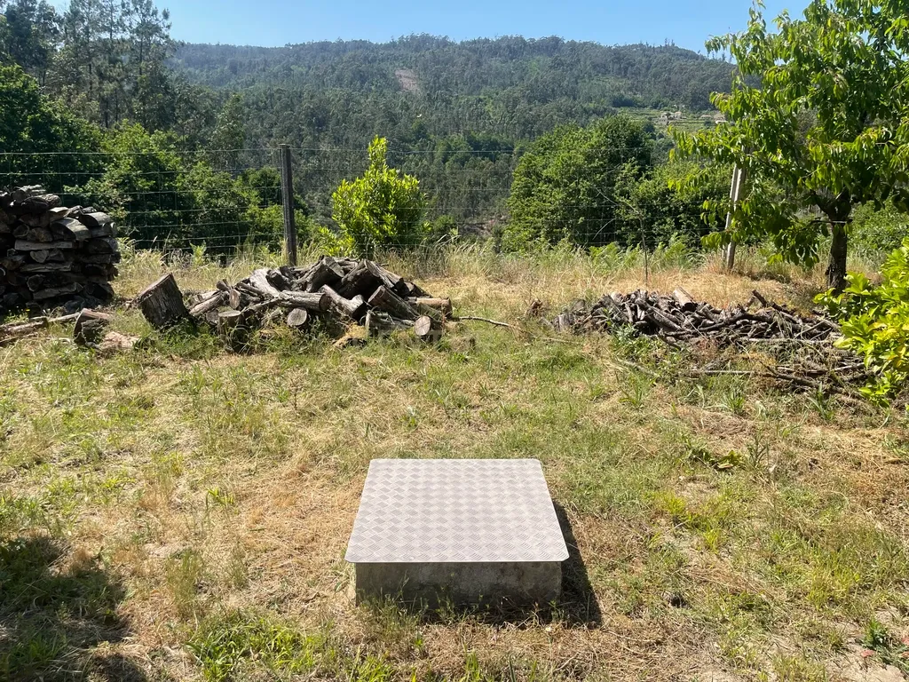 Terreno de 7.500 m² situado próximo ao lago, contendo uma casa a ser restaurada e um aviário automatizado altamente rentável. - Image 55