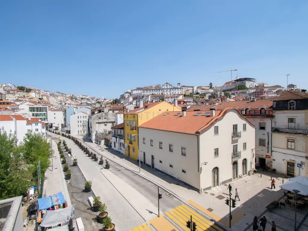 T2 no Centro de Coimbra com Elegância e Conforto! - Image 13
