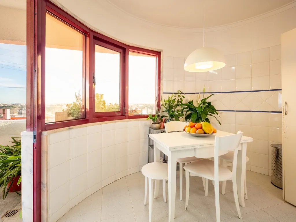 Apartamento T3, com Box de 85 m2 e Arrecadação em Odivelas - Image 22