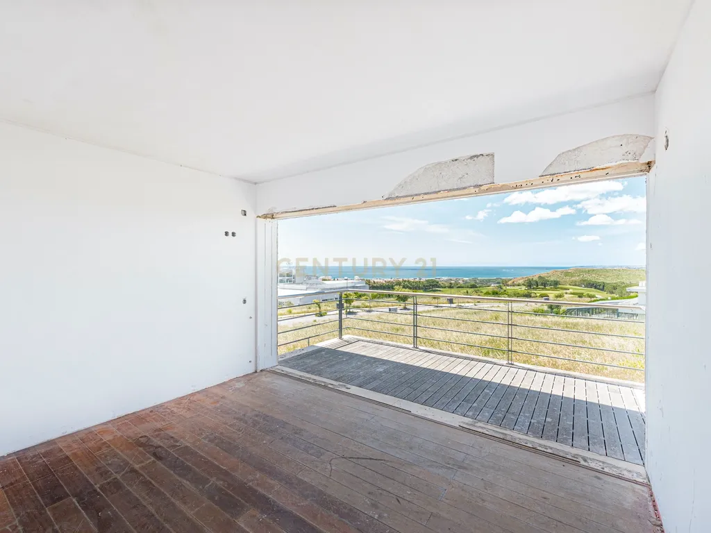 Moradia de Arquitetura Contemporânea na Aldeia dos Capuchos, Vista Mar, Rio e Cidade, com Garagem, Elevador, Piscina e Cobertura com Vista Panorâmica 360º. - Image 15