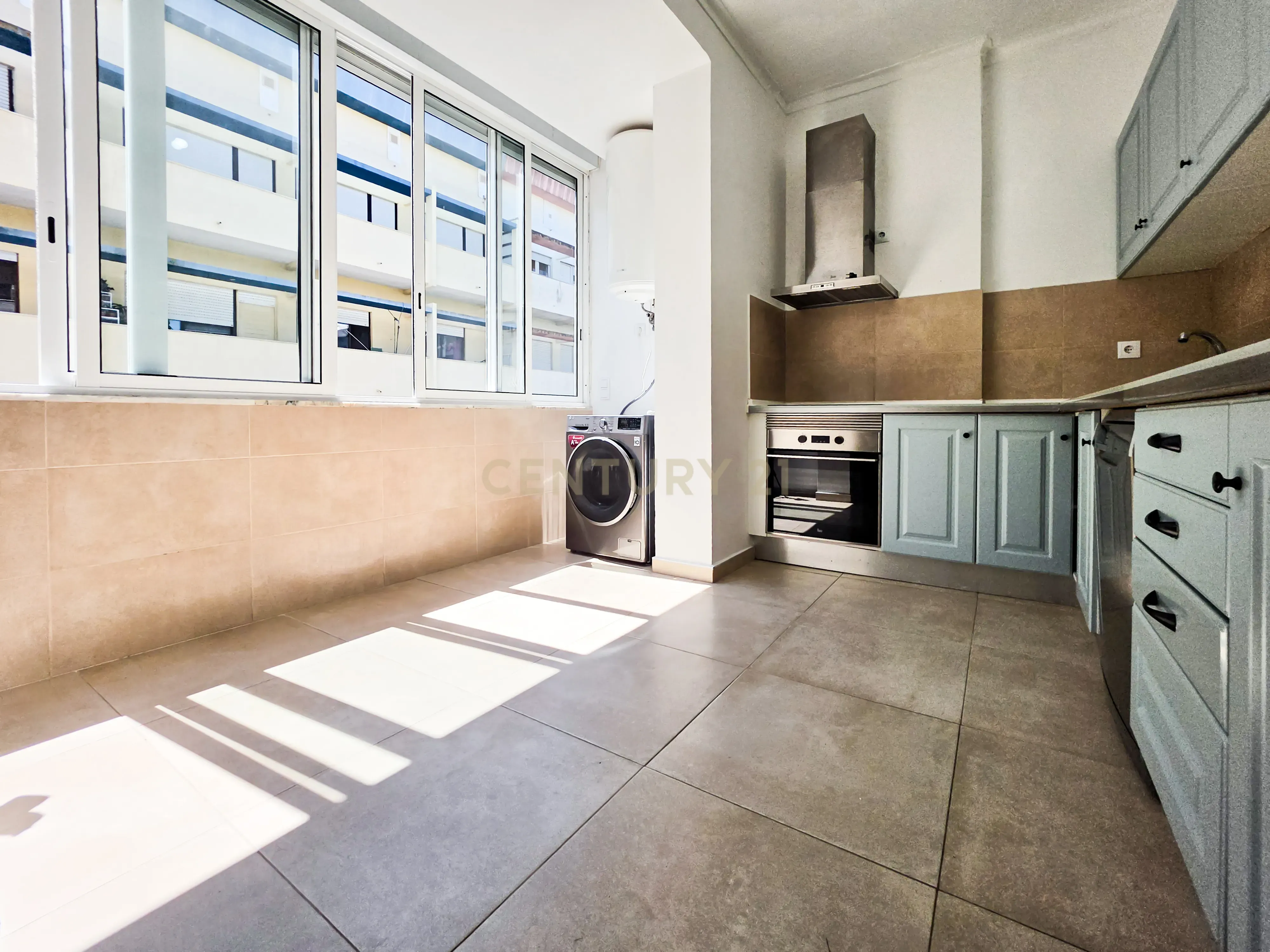 Fotografia 3 de Apartamento T2 Remodelado no Barreiro – Moderno, Versátil e Pronto a Habitar