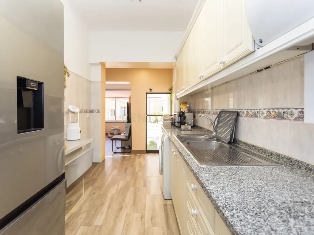 Apartamento T2(+1) Renovado com Logradouro de 100m² – Pronto a Habitar (Mobilado e Equipado) em Paio Pires - Oportunidade Única! - Image 18
